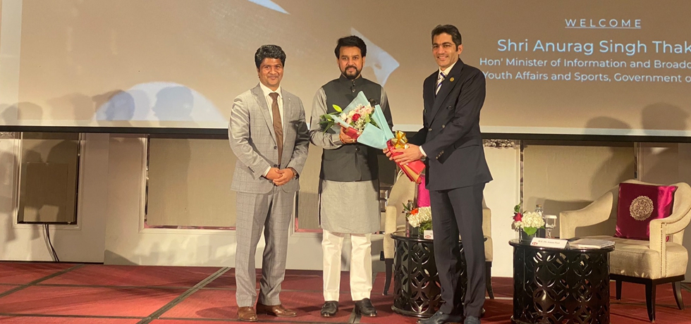 CG Dr. Aman Puri welcomed Shri Anurag Thakur, Hon'ble Minister of Information and Broadcasting & Minister of Sports and Youth Affairs at the XXth Elevate session. March 28, 2022