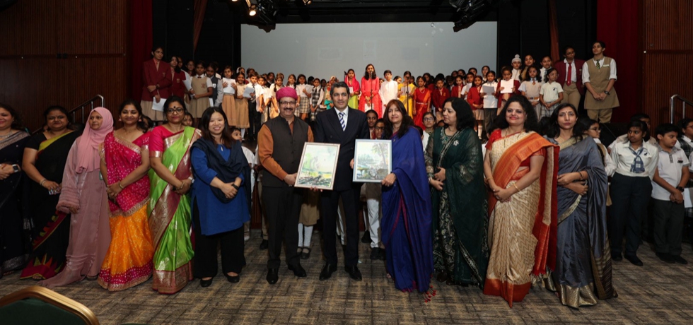 CG Dr. Aman Puri with 110 students from 10 different schools in the UAE during Hindi Choir Singing. Jan 10, 2023